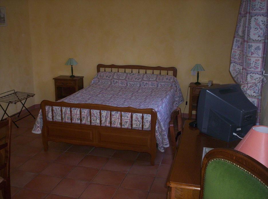 Logis Hotel De L'Etang Кюкюрон Екстериор снимка