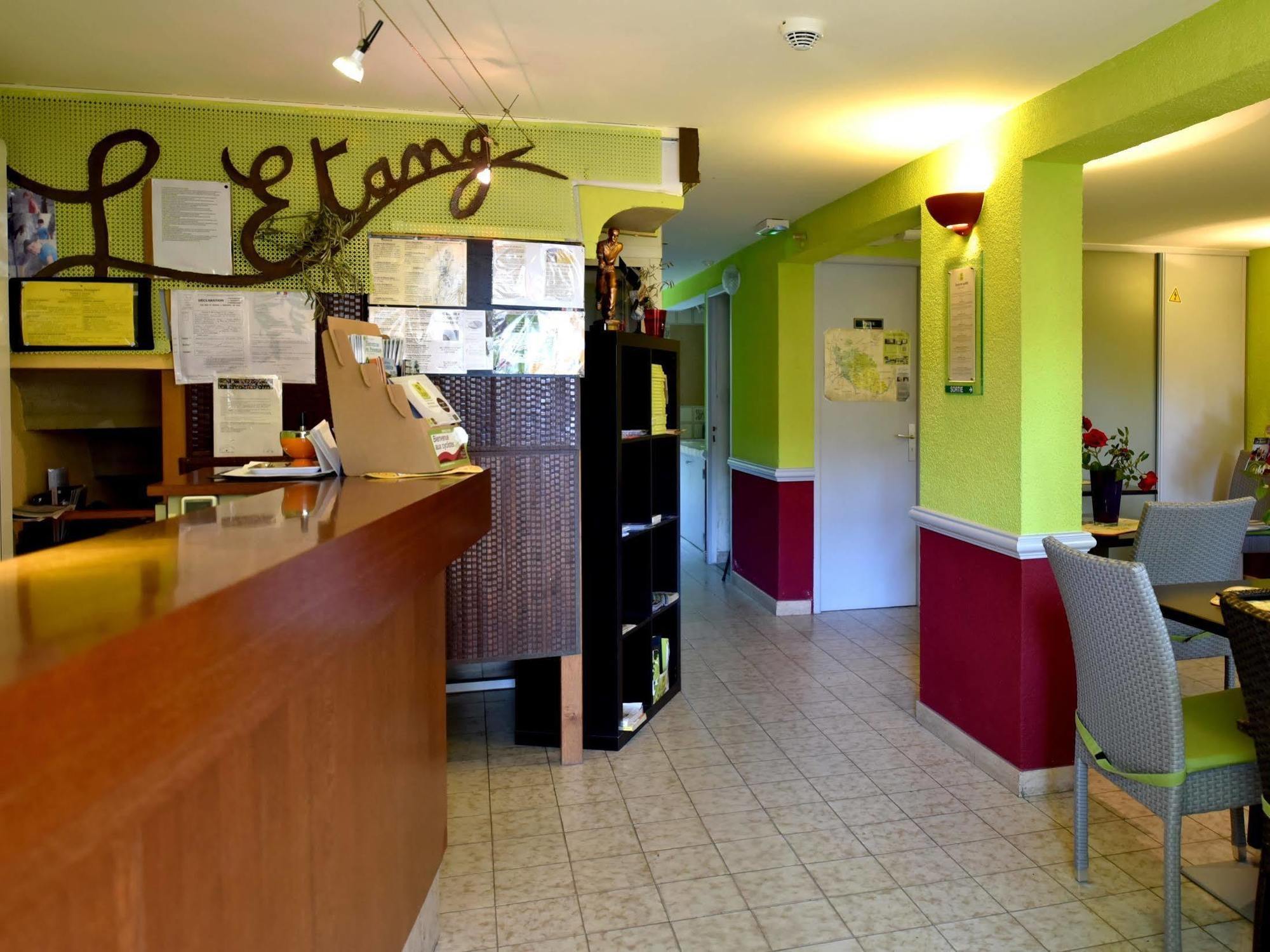 Logis Hotel De L'Etang Кюкюрон Екстериор снимка