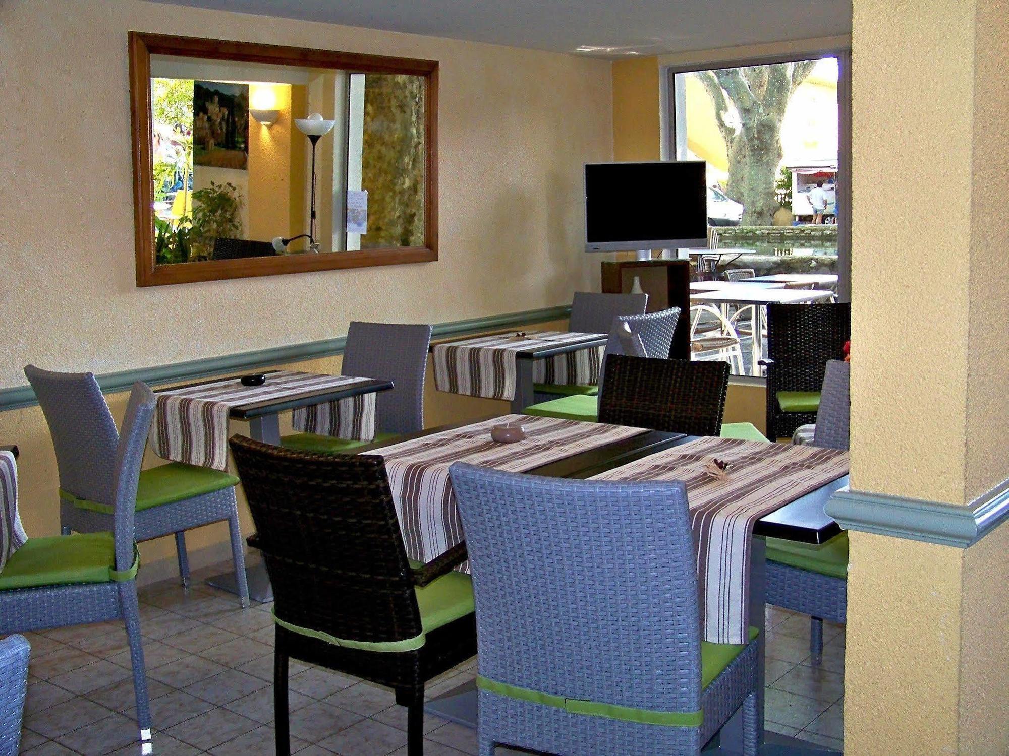 Logis Hotel De L'Etang Кюкюрон Екстериор снимка