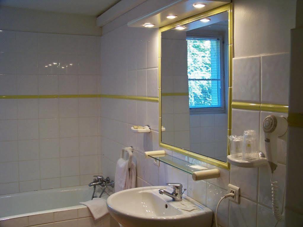 Logis Hotel De L'Etang Кюкюрон Екстериор снимка