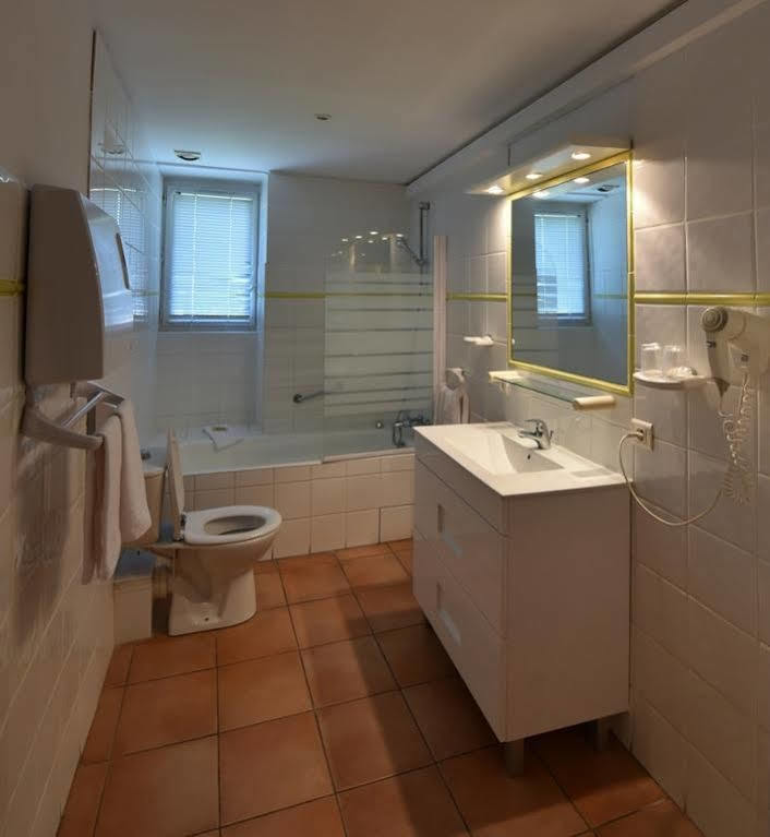 Logis Hotel De L'Etang Кюкюрон Екстериор снимка