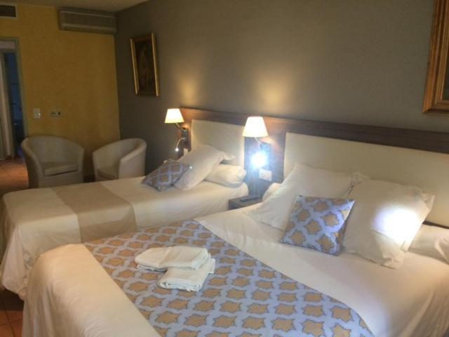 Logis Hotel De L'Etang Кюкюрон Екстериор снимка